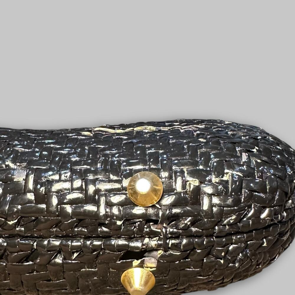 Vintage Elegance Black Woven Handbag with Gold-Tone Hardware - Picture 6 of 9